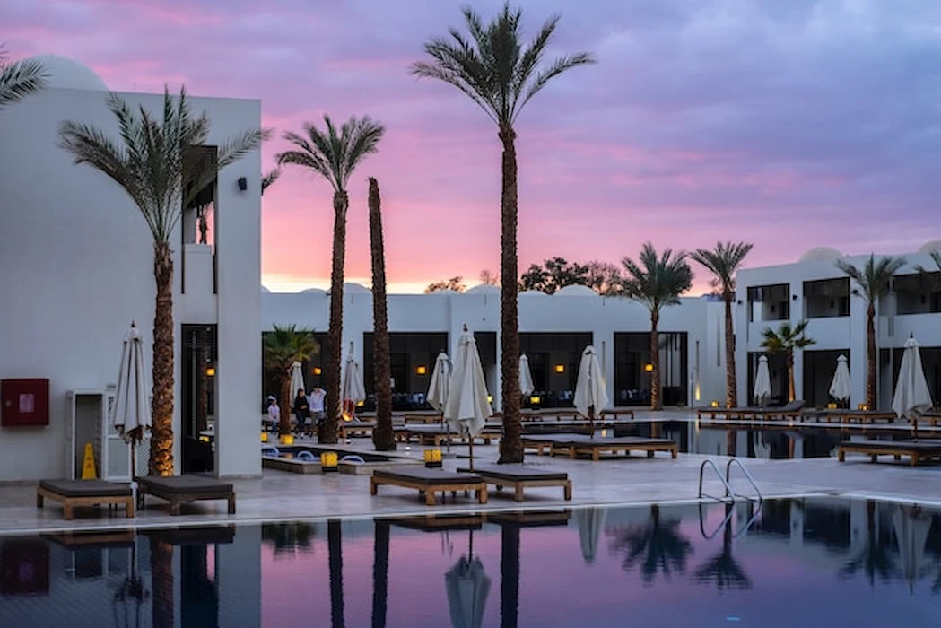 Huge Hotel Grand Pacific with Pool