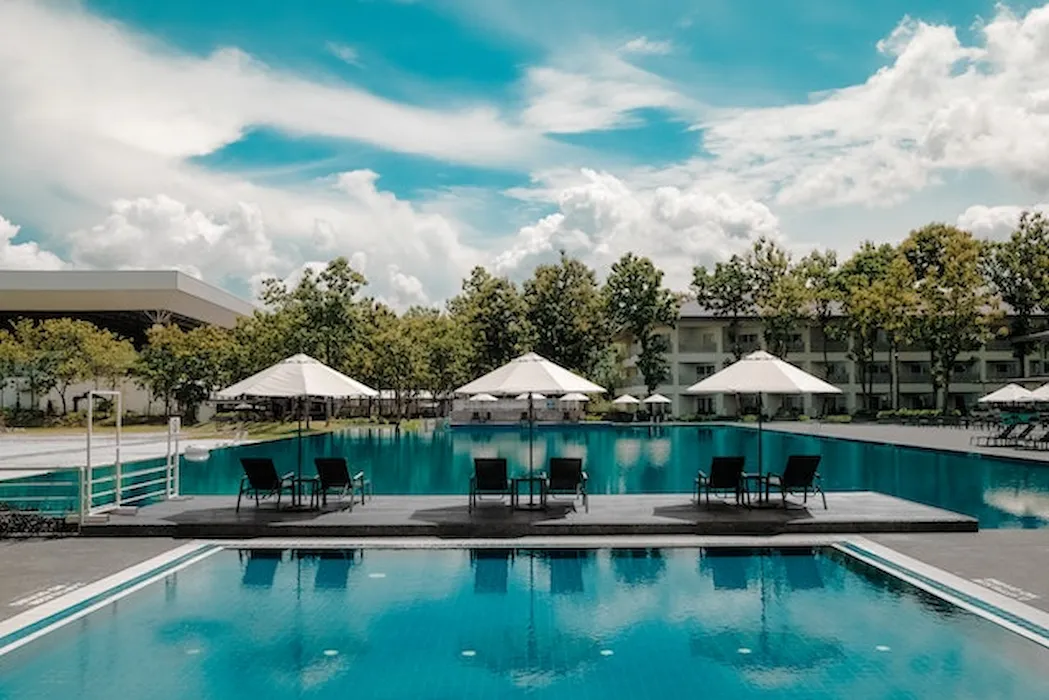 Large Beach Club Resort to Lodge